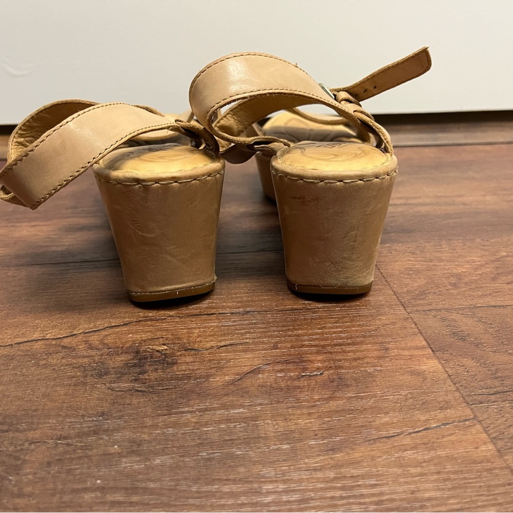 Born Beige Sandals Size 9 - Picture 5 of 10